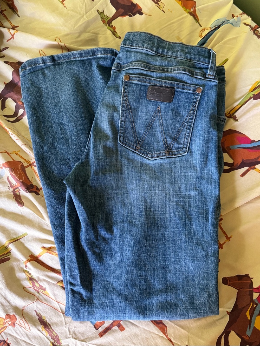 Wrangler Men’s Bootcut Jeans in Medium Blue Denim